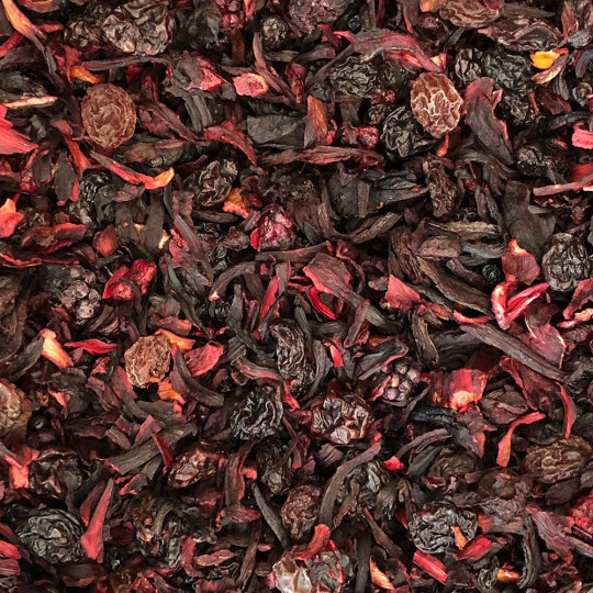 Assemblage de l'eau de fruits Diablo, une eau de fruits aux fruits rouges