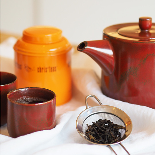 Ces tasses à la teinte rouge rouille profonde et leur style épuré, parfait pour sublimer vos moments de dégustation