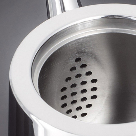 Théière Stellar inox ne contient pas de filtre mais contient des orifices  intégrés