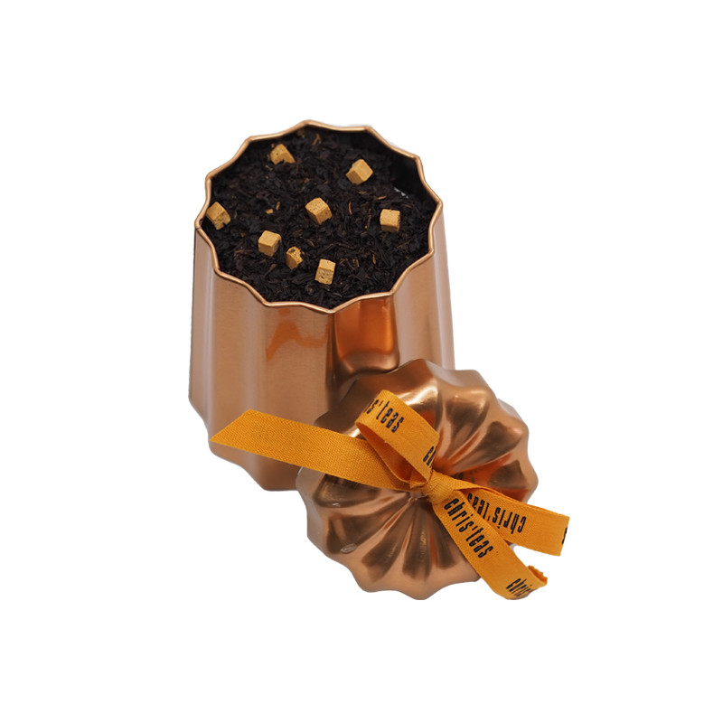 Boîte métallique en forme de moule au canelé garnie de 140g de thé noir au canelé Chris'Teas