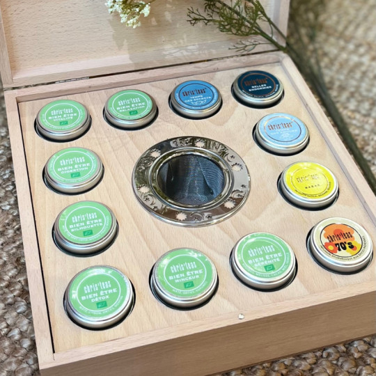 Coffret en bois avec un infuseur inclus. 12 boites découvertes des classiques de la marque Chris'teas à Bordeaux