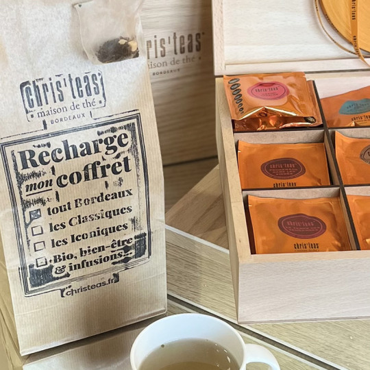 Un coffret rechargeable, en bois, pratique et indispensable