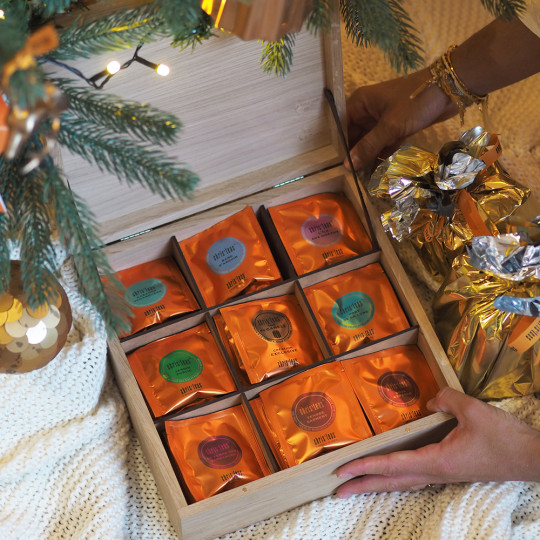 Coffret bois tout Bordeaux, un coffret réunissant des sachets individuels