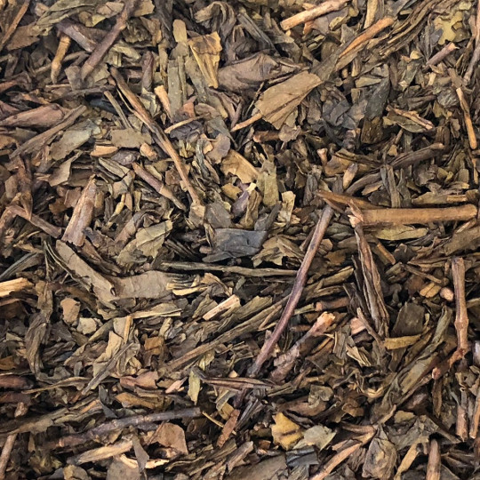 Assemblage du thé vert torréfié "Bancha Hojicha"
