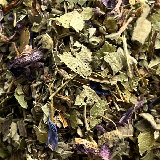 Assemblage en vrac de la tisane "Maux de Gorge", une tisane au tilleul, anis, thym