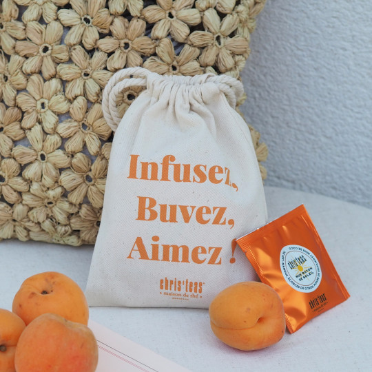 Parfait pour la Saint-Valentin : le tea bag : infusez, buvez, aimez !