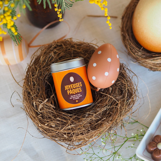 Boite découverte du thé Joyeuses Pâques, un thé vert et noir au cacao et vanille