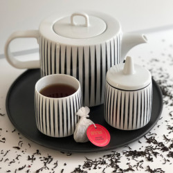 Service à thé avec du thé noir aux fruits rouges Grand Théâtre Chris'teas