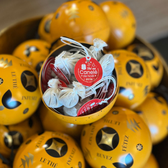 La Boule de Noël des thés Chris'teas garnie de 20 sachets de thé haute couture