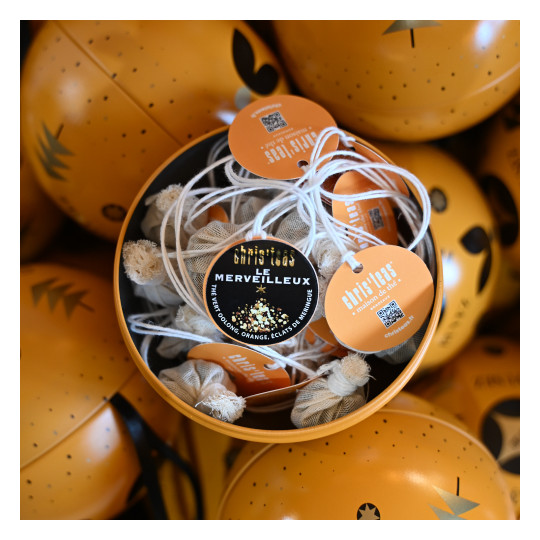 Boule de Noël garnie du thé Le Merveilleux