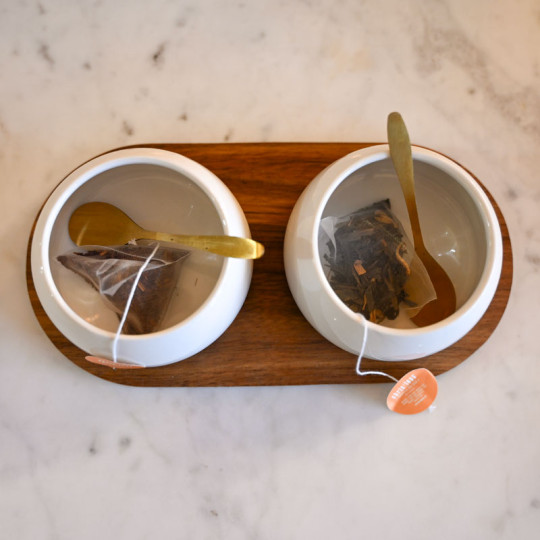 Un élégant ensemble de tasses blanches - Chris"teas Bordeaux