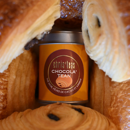 Boîte du thé Chocola'Tean Chris'teas — thé noir aux fèves de cacao torréfiées et gousses de vanille