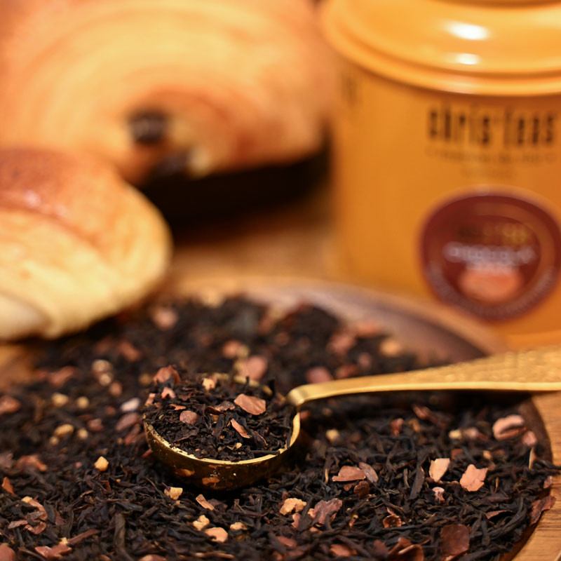 Assemblage :  thé noir, fèves de cacao et vanille
