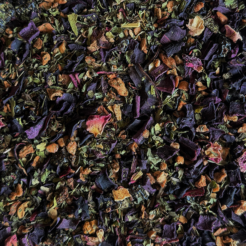 Assemblage de l'eau de fruit Virgin Mojito - violette, pomme, raisin, menthe - Chris'teas Bordeaux