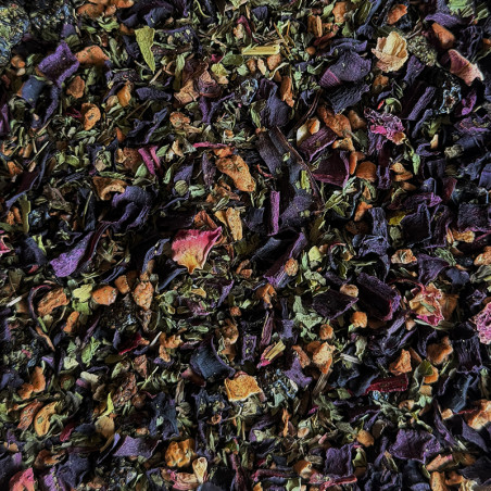 Assemblage de l'eau de fruit Virgin Mojito - violette, pomme, raisin, menthe - Chris'teas Bordeaux