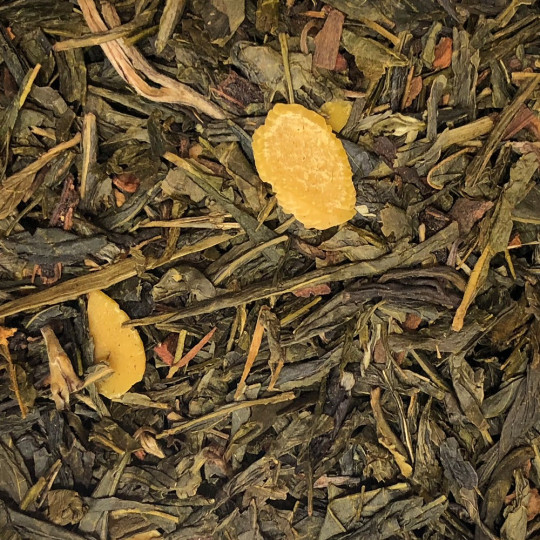 Assemblage de Roi des Forêts, un thé vert aux épices de Noël, pommes, amandes, cardamome et cannelle - Chris'teas Bordeaux