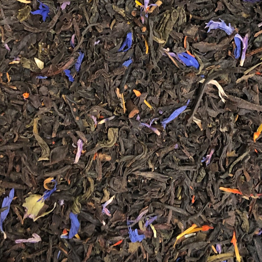 Assemblage de thé en vrac du thé "Thé des Amoureux", un thé noir à la violette et jasmin