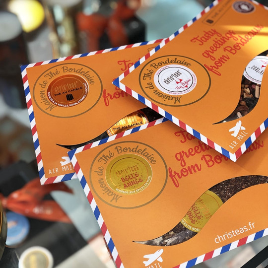 La carte postale garnie de thés, une idée cadeau originale