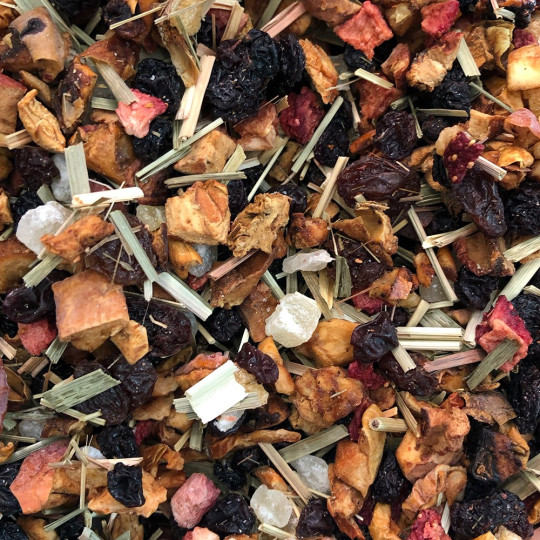 Assemblage de Méli-Melo, une eau de fruits aromatisée à la fraise des bois, citron vert et citronnelle